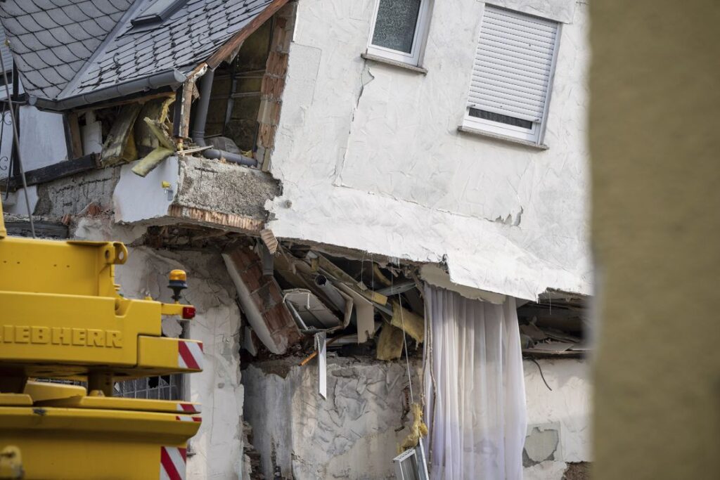 Tragic Collapse: Hotel Catastrophe in Germany
