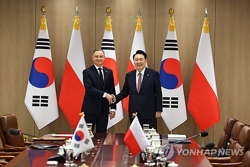 South Korea’s Yoon, Poland’s Duda Condemn North Korea’s Troop Dispatch to Russia